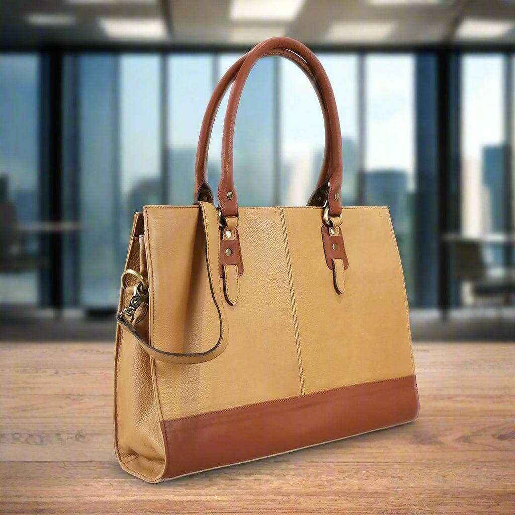 The Signature 17" Leather laptop Bag, Beige/Tan
